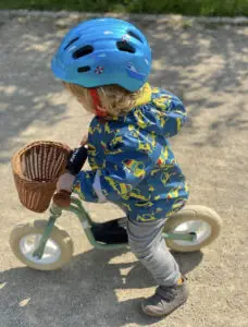 Laufräder: Laufräder sind eine großartige Option für junge Kinder, die noch lernen, wie man Fahrrad fährt, die können ohne Pedalen üben das Gleichgewicht zu halten. Meine Kids waren immer zu ängstlich für Laufräder, aber mein Neffe flitzt wie wild von A nach B.  Laufrad Puky Kinderfahrräder mama schreibt ne liste