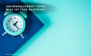 10 einfache Zeitmanagement Tipps für Mütter: Time-Blocking und mehr 2 Time Blocking ist eine Methode des Zeitmanagements, bei der die verfügbare Zeit in Blöcke eingeteilt wird. Jeder dieser Blöcke wird einer spezifischen Aufgabe oder einer Gruppe von Aufgaben gewidmet. Das kann Arbeit, Freizeit, Schlaf, Mahlzeiten oder andere Aktivitäten beinhalten. Die Idee hinter dem Time Blocking ist, dass du deine Zeit bewusster und effektiver nutzt, indem du sie aktiv planst und kontrollierst.